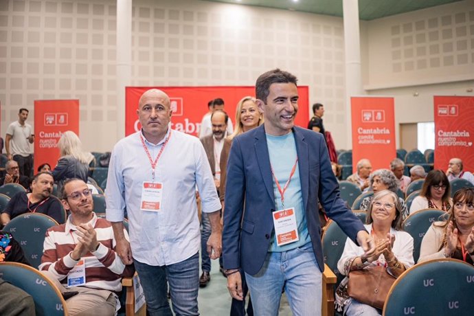 Pedro Casares y Agustín Molleda en el Comité Autonómico del PSOE de Cantabria