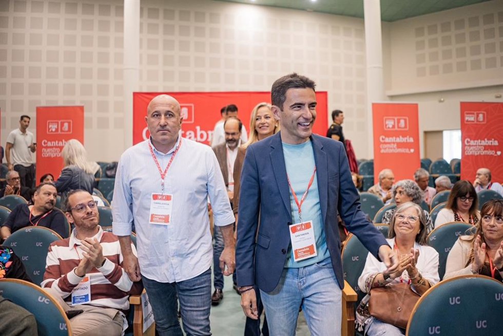 Pedro Casares y Agustín Molleda en el Comité Autonómico del PSOE de Cantabria