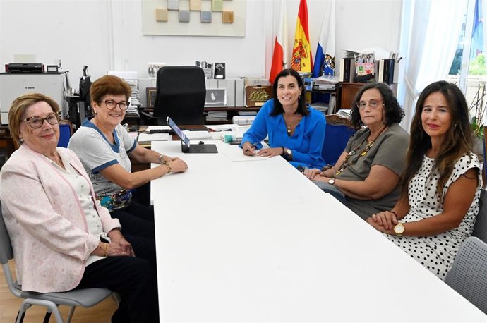 Igual se reúne con la Asociación de Viudas Hispania