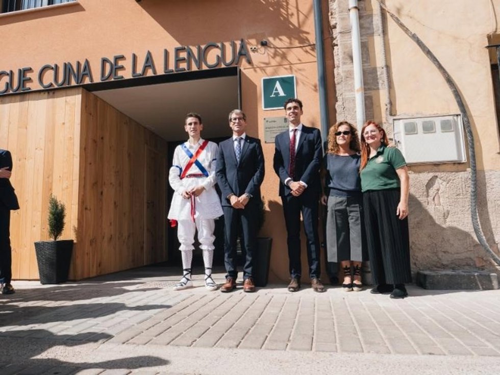 Gonzalo Capellán inaugura el albergue 'Cuna de la Lengua', con 50 plazas para estudiantes y visitantes, en San Millán