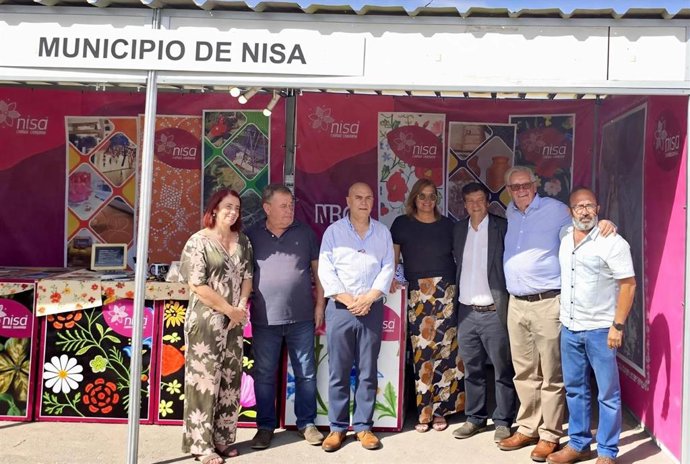 (Dcha De La Imagen) El Presidente De La Diputación De Cáceres, Miguel Ángel Morales, Participa En La Inauguración De La Feria De La Miel 2026 De La Localidad Portuguesa De Montalvão, A 26 De Septiembre De 2026.