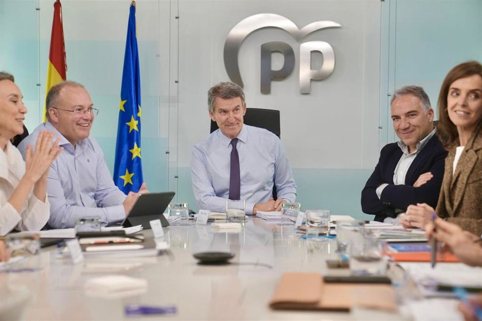 Archivo - El líder del PP, Alberto Núñez Feijóo, preside la reunión del comité de dirección del PP.