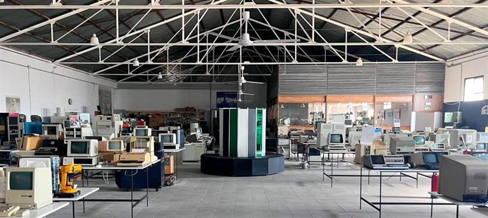 La réplica del Supercomputador Cray-1 que ha diseñado el Museo de Historia de la Computación de Majadas de Tiétar (Cáceres).