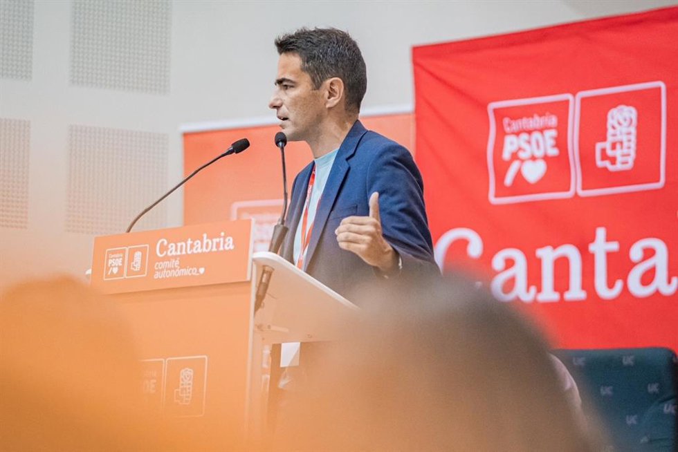 El secretario general de PSOE de Cantabria, Pedro Casares, durante el Comité Autonómico