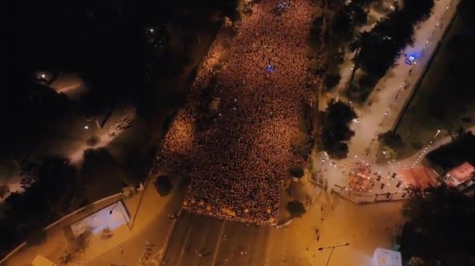 Vista aérea de los participantes a la Carrera Nocturna del Guadalquivir KH-7.