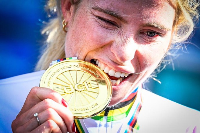 Dutch Demi Vollering , winner of the gold medal celebrates on the podium of the elite women Road Race race (180,4 km) at the cycling World Championship, in Montreal, Canada, Saturday 26 September 2026. The UCI road world championships are taking place fro