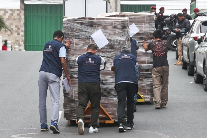 Archivo - Perú.- Elecciones 2026: ONPE prosigue envío del material electoral hacia el interior del país