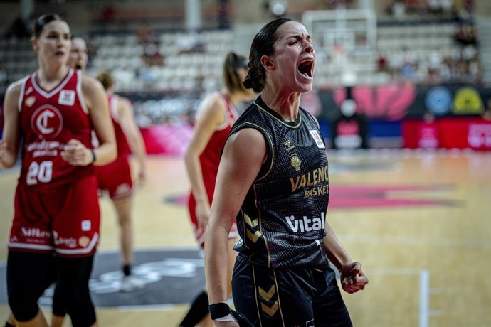 Elena Buenavida, em uma partida pelo Valencia Basket.