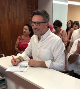 Archivo - El concejal socialista en el Ayuntamiento de Córdoba y diputado provincial José Antonio Romero presenta su precandidatura a las primarias del PSOE para la Alcaldía.