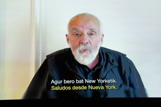 El director Mike Leigh agradece la Concha de Oro a través de un vídeo durante la gala de clausura del Festival de San Sebastián, en el Teatro Victoria Eugenia, a 26 de septiembre de 2026, en San Sebastián, Guipúzcoa, País Vasco (España). El festival ha ce