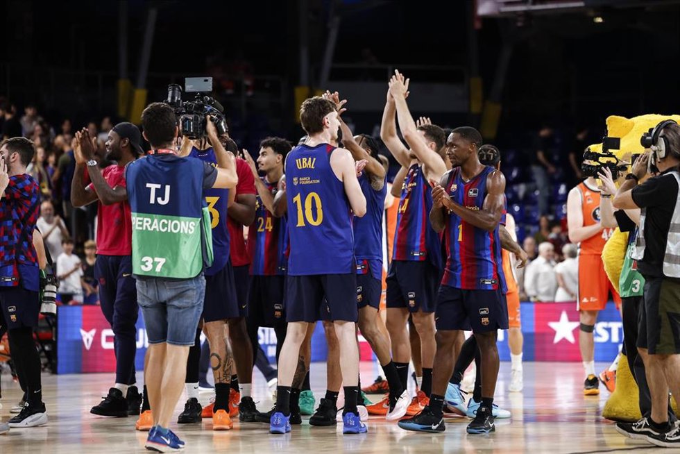 Players of FC Barcelona celebrates the victory during the Spanish League, Liga ACB Endesa, basketball match played between FC Barcelona and Leyma Coruna at Palau Blaugrana on September 26, 2026 in Barcelona, Spain.
