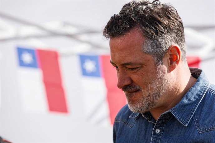 Santiago, 12 de Septiembre de 2026.  El alcalde de Nunoa, Sebastian Sichel, encabeza la apertura de la fonda Corazon de Chile, dando el vamos a las festividades que se desarrollaran entre el 17 y el 20 de septiembre en el Parque Estadio
