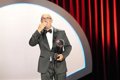 Javier Cámara gana la Concha de Plata a la mejor interpretación de reparto por '5 minutos más', de Javier Ruiz Caldera