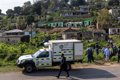 Mueren cerca de 30 personas en dos tiroteos en Sudáfrica