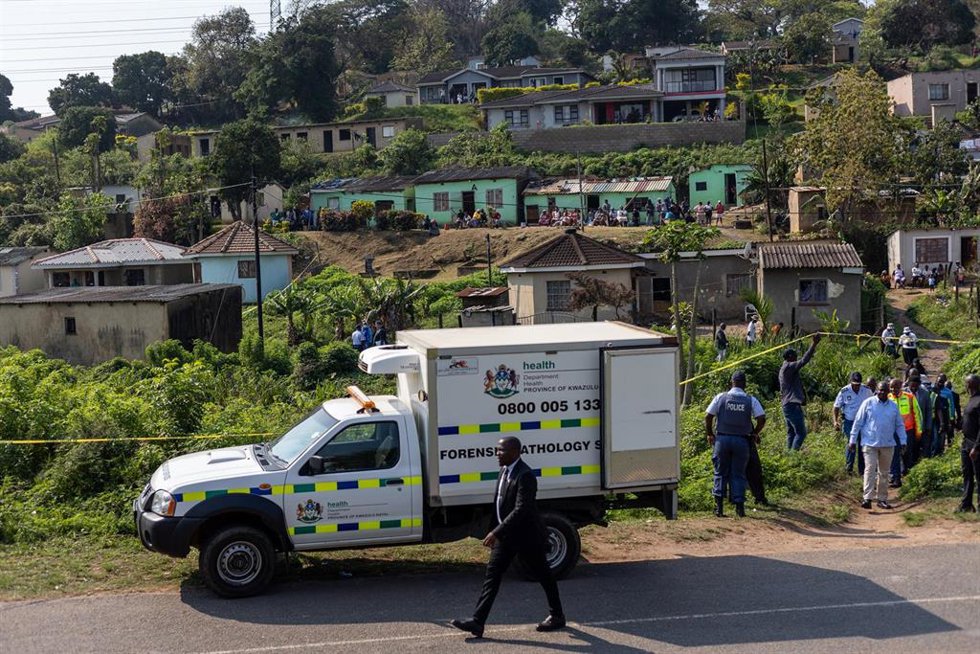 Despliegue tras un tiroteo en septiembre de 2026 con once muertos en la localidad de KwaMakhutha, en la provincia de KwaZulu-Natal, en Sudáfrica (archivo)