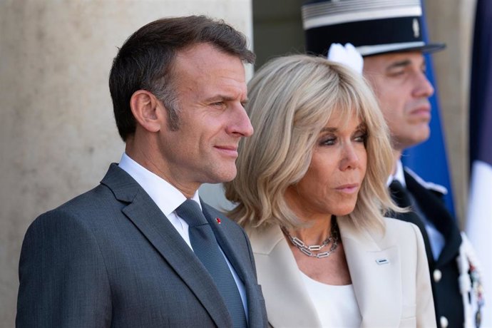 Archivo - El presidente francés, Emmanuel Macron, y la primera dama, Brigitte