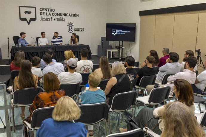 El ayuntamiento impulsa el videopodcast 'Huelva en Valor' para generar espacios de encuentro para los jóvenes