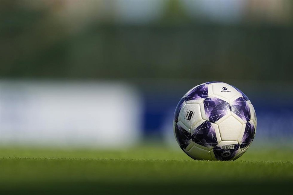 Archivo - Pelota de fútbol