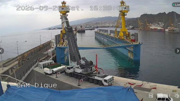 Tenerife Shipyards completa la inmersión técnica de su nuevo dique seco flotante en el puerto de Santa Cruz