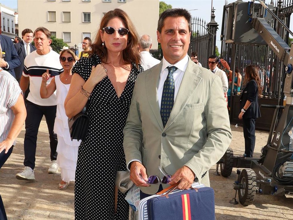 Francisco Rivera y Lourdes Montes entran en la plaza de toros de la Maestranza para asistir a la corrida de toros de Andrés Roca Rey