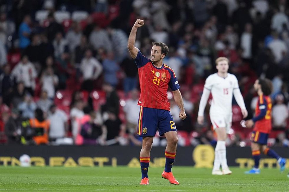 Mikel Oyarzabal celebra su gol en el Inglaterra-España