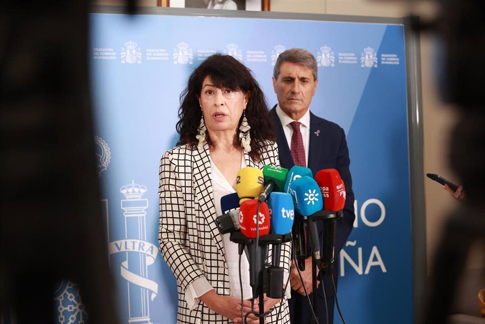 La ministra de Igualdad, Ana Redondo, atiende a los medios antes de presidir la reunión del Comité de Crisis del Ministerio. A 16 de septiembre de 2026, en Sevilla (Andalucía, España). 