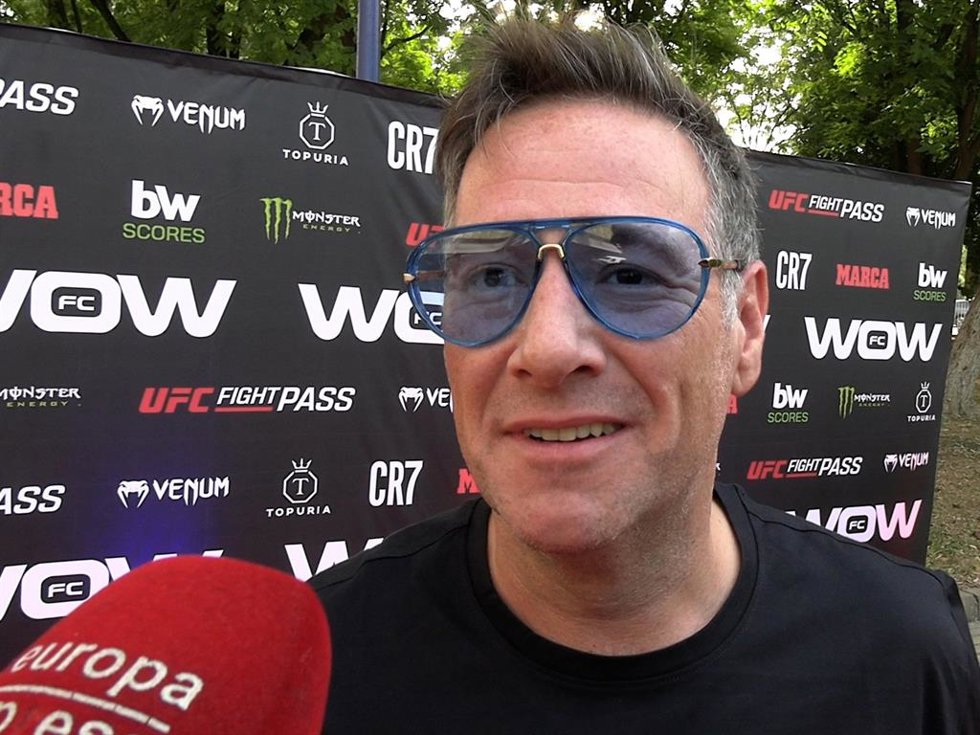 Carlos Latre hablando con la prensa antes del evento WOW 32 en Sevilla