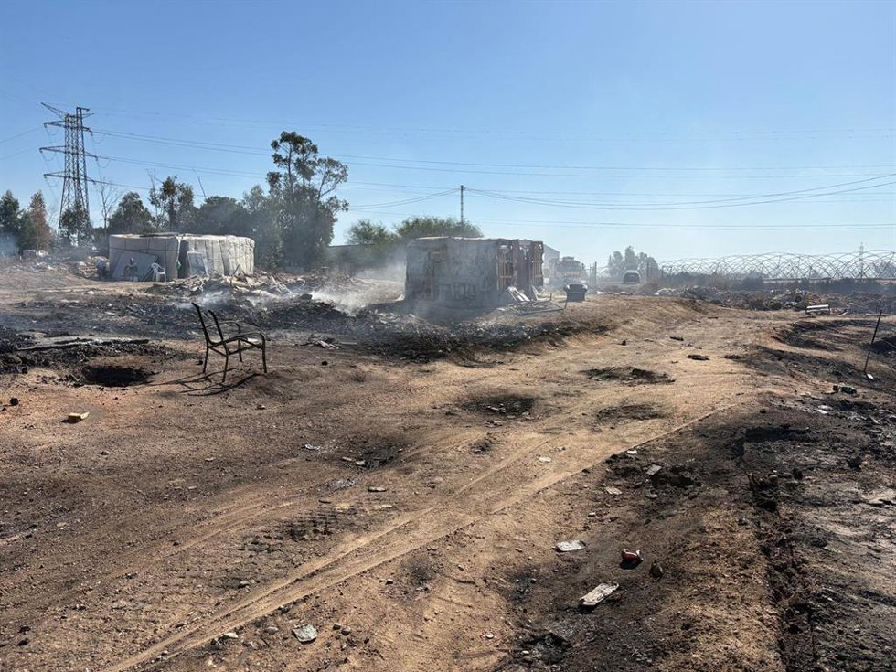 Imagen de un asentamiento chabolista de Palos de la Frontera (Huelva) tras el incendio.