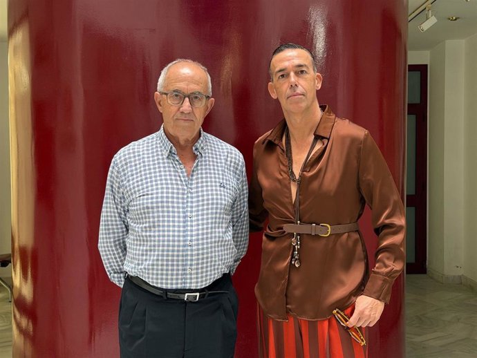 El teniente de alcalde de Fiestas del Ayuntamiento de El Puerto de Santa María, David Calleja, ha mantenido la primera reunión con el recientemente elegido presidente de la Asociación de Belenistas Ángel Martínez de El Puerto, Juan León