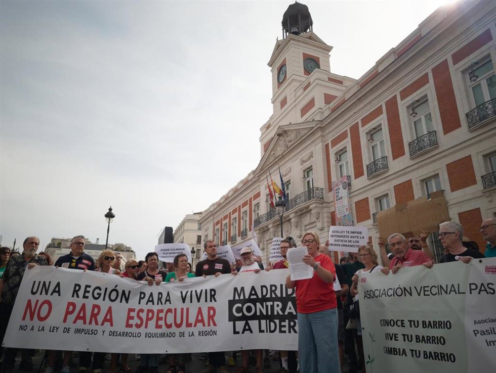 Protesta contra la nueva Ley del Suelo del Gobierno regional