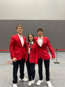 Imagen de los tres estudiantes de FP baleares que han competido en los WorldSkills Shanghái 2026.