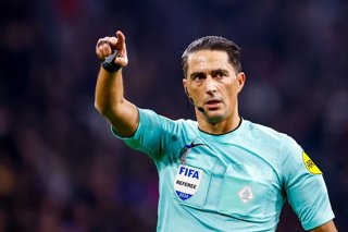Archivo - Referee Serdar Gözübüyük during the Netherlands championship Eredivisie football match between AFC Ajax and FC Utrecht on December 4, 2024 at Johan Cruijff ArenA in Amsterdam, Netherlands - Photo Broer van den Boom / Orange Pictures / DPPI