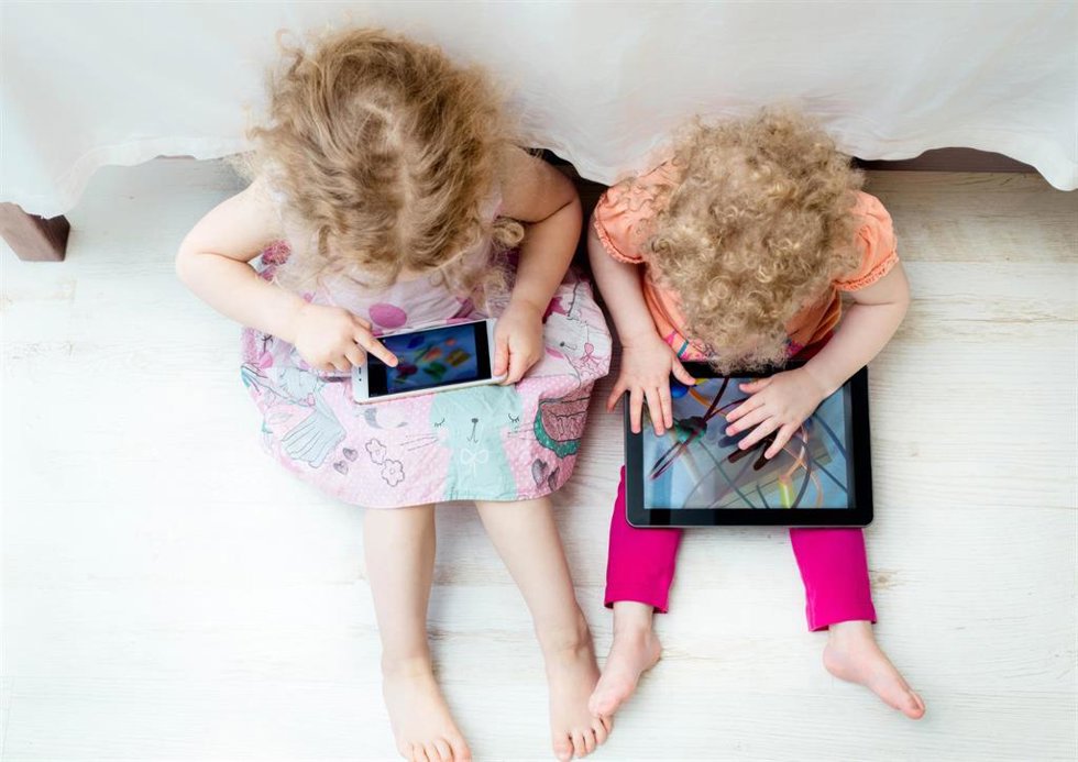 Supervisión y acompañamiento, consejos del Gobierno para un uso de pantallas responsable y equilibrado entre los niños