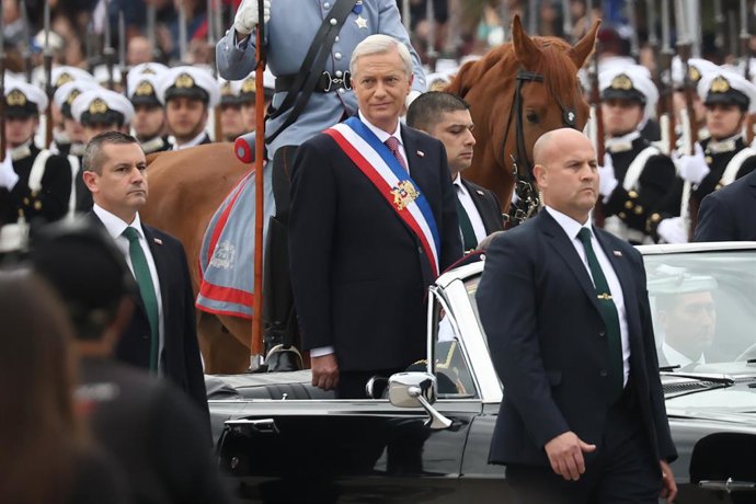 Santiago 19 de septiembre 2026. El Presidente de la Republica, Jose Antonio Kast, junto al ministro de Defensa Nacional, Fernando Barros, encabeza la Gran Parada Militar 2026 en honor a las Glorias del Ejercito de Chile.  Dragomir Yankovic/Aton Chile
