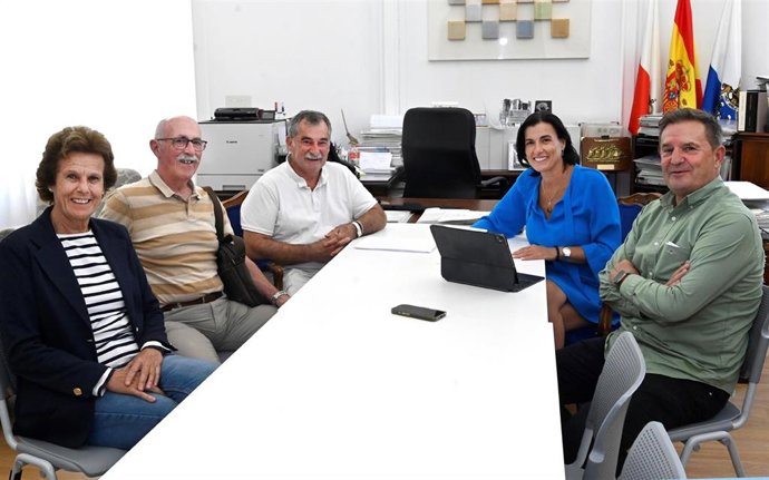 Igual y Pellón se reúnen con representantes del Club España de Cueto