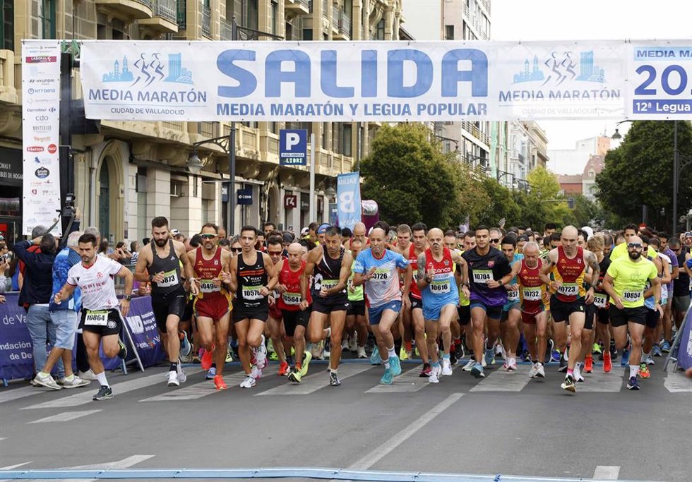 Más de 4.000 corredores participan en la XXXVII Media Maratón Ciudad de Valladolid.