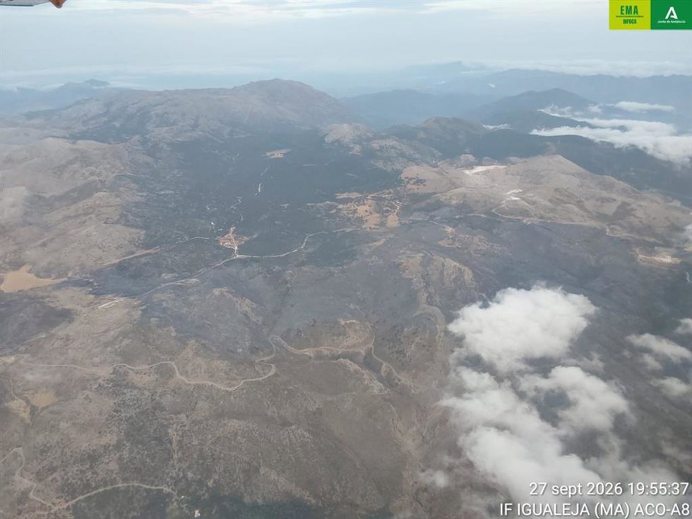 Imagen aérea del incendo forestal de Igualeja (Málaga).