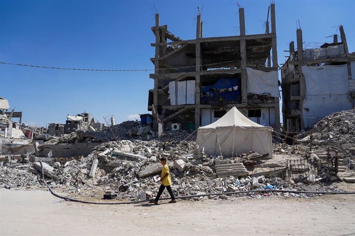 Viviendas dañadas por ataques de las fuerzas israelíes en Jan Yunis, en el sur de la Franja de Gaza