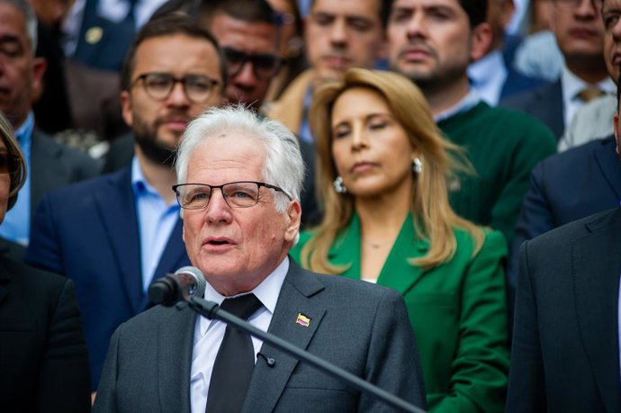 Archivo - August 26, 2025, Bogota, Bogota D.C, Colombia: Miguel Uribe Londono father of the slain senator Miguel Uribe Turbay announces his pre-presidential candidacy at Colombian congress in Bogota, Colombia, May 26, 2025.