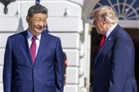 El embajador de EEUU en China dice que Trump planteó a Xi vender armas a Pekín