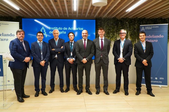 Participantes en la presentación.
