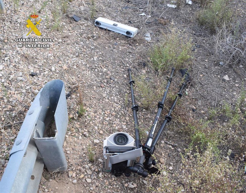 Archivo - Radar de la Guardia Civil tras sufrir daños.