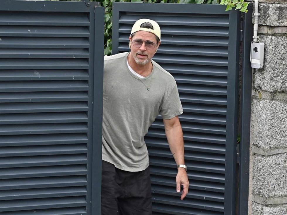 Brad Pitt tiene el truco de estilo que quita años de un plumazo: solo necesitas un accesorio