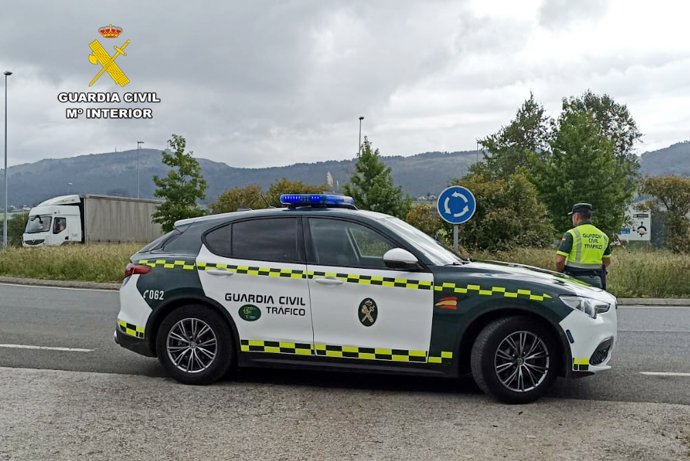 Archivo - Vehículo de vigilancia de tráfico de la Guardia Civil