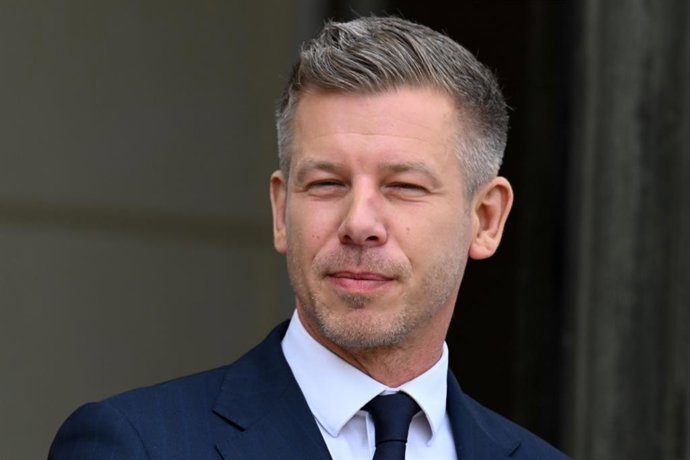 Archivo - June 3, 2026, Paris, France: French President Emmanuel Macron welcomes Hungarian Prime Minister Peter Magyar at the Elysee Presidential Palace in Paris, France on June 03, 2026.