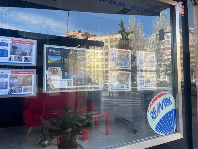Archivo - Escaparate inmobiliaria