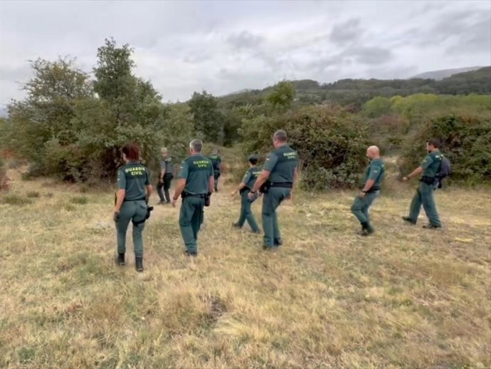 Agentes de la Guardia Civil en el dispositivo de búsqueda del hombre desaparecido en Jarandilla de la Vera.