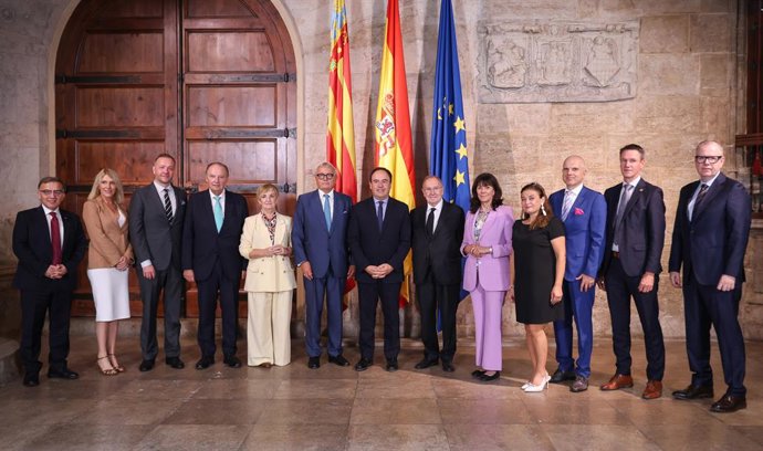 El president de la Generalitat, Juanfran Pérez Llorca, es reunix amb representants de les cambres de comerç europees