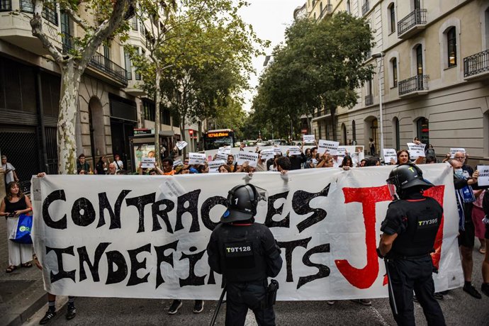 Protesta a Barcelona després del desnonament de la Maricarmen