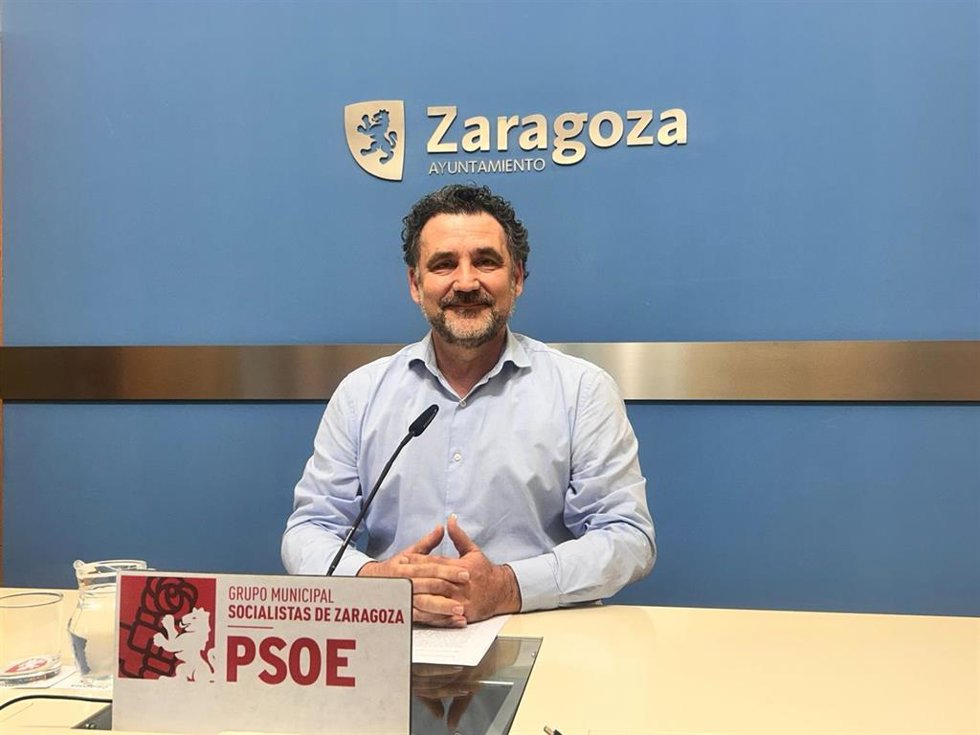 Archivo - El concejal del grupo municipal del PSOE en el Ayuntamiento de Zaragoza, Paco Galán